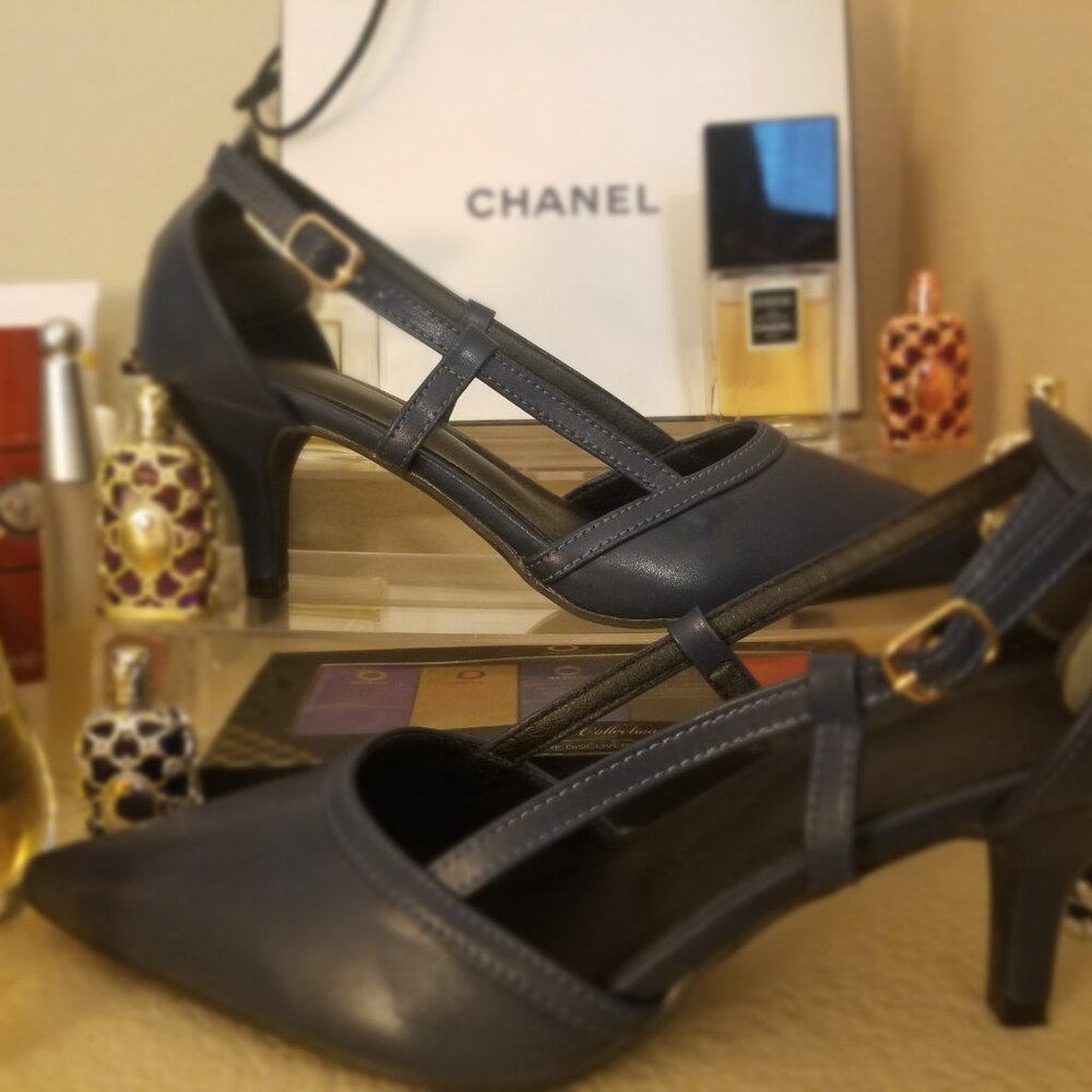 Navy blue heels